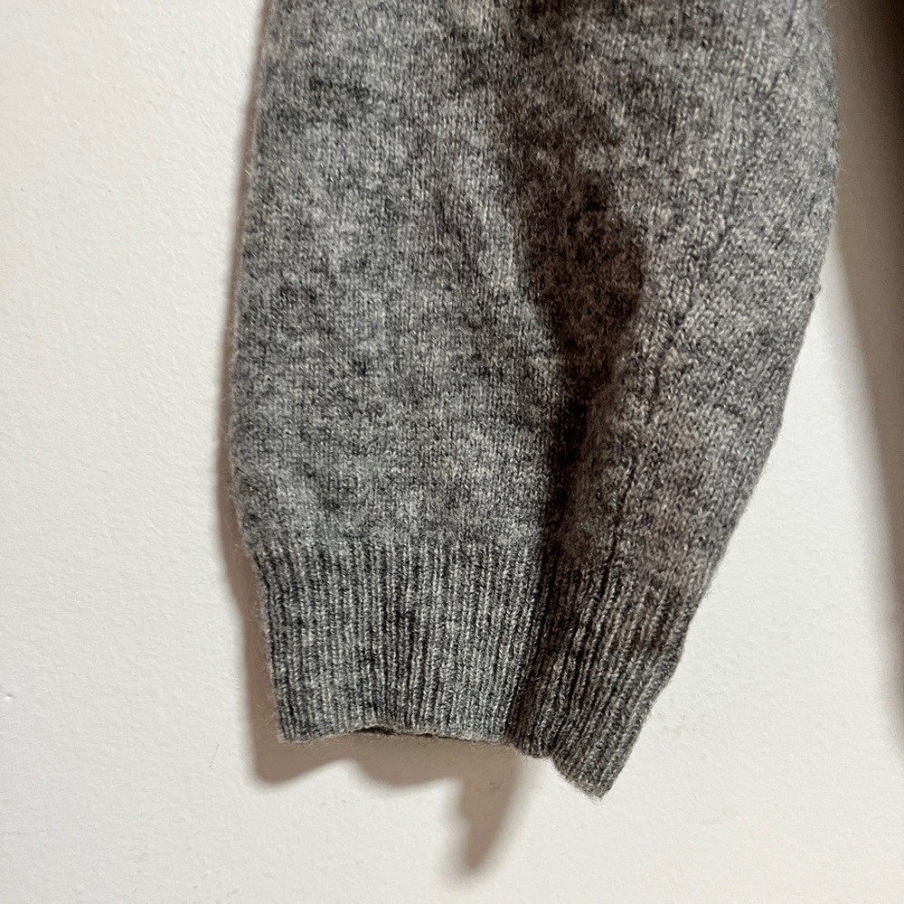 Gap 100% Cashmere Grey Sweater - Size Small - Picture 2 of 9